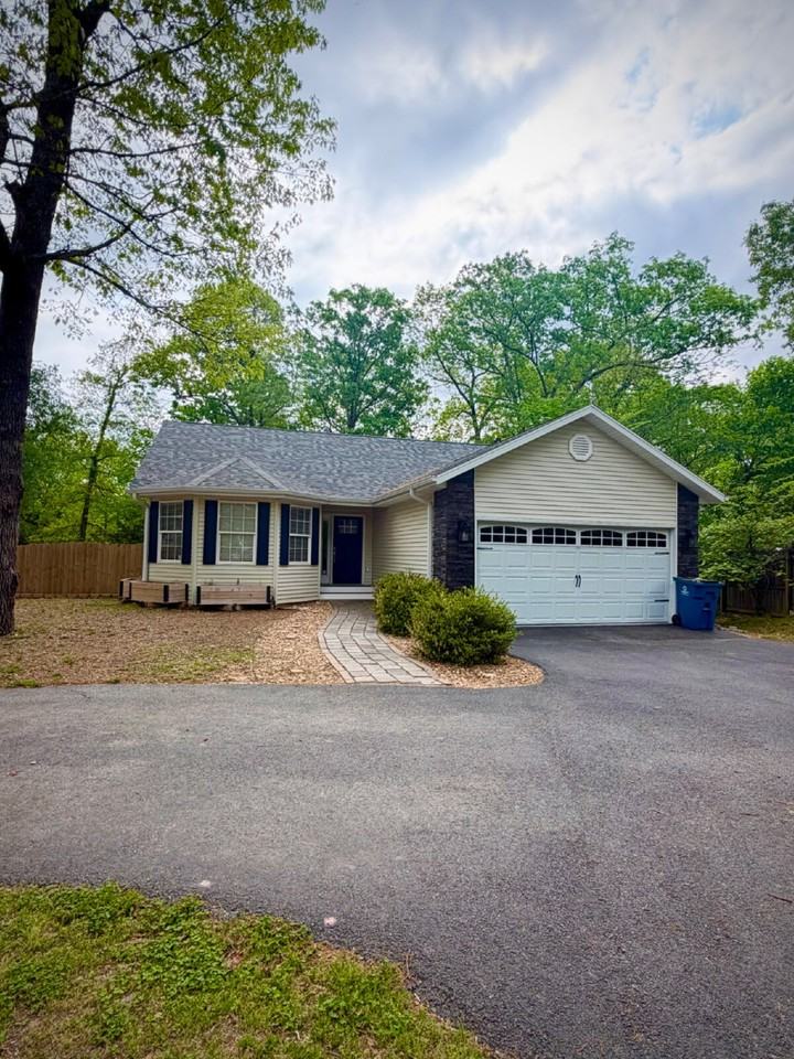 1270 Skyview Dr - Photo 2 of 40