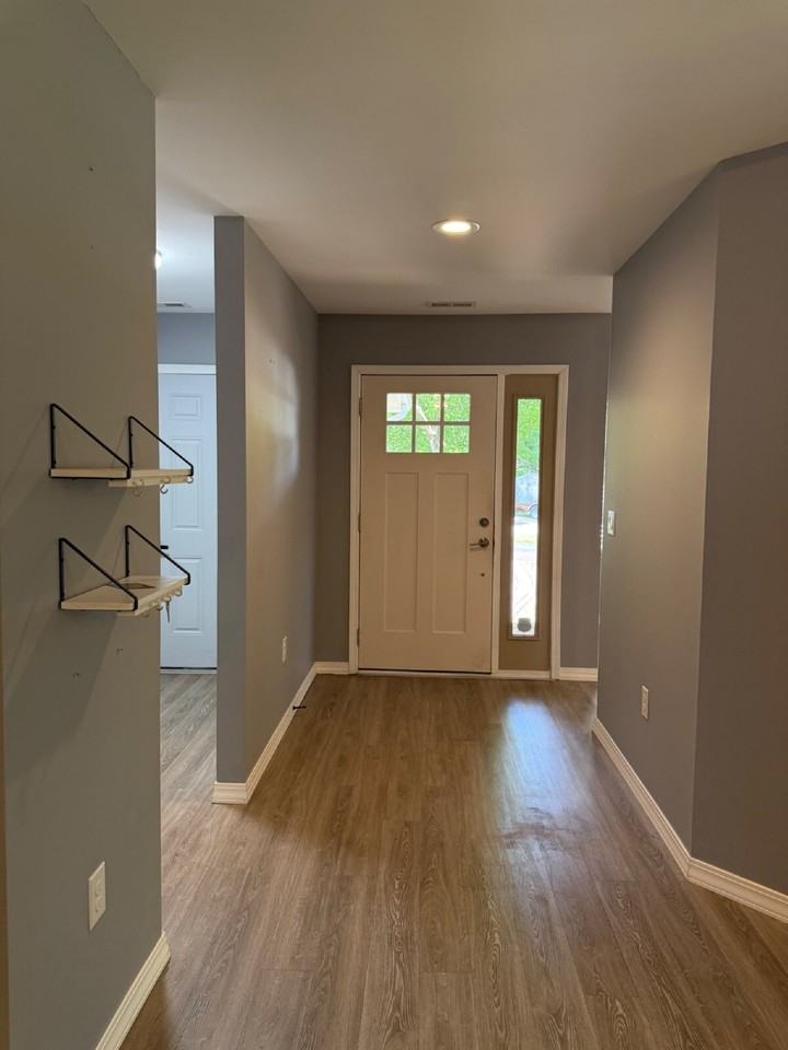 1270 Skyview Dr - Photo 3 of 40