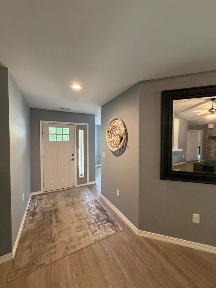 1270 Skyview Dr - Photo 4 of 40
