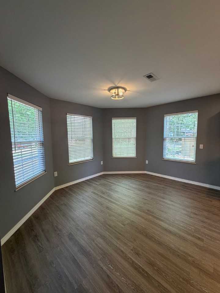 1270 Skyview Dr - Photo 5 of 40
