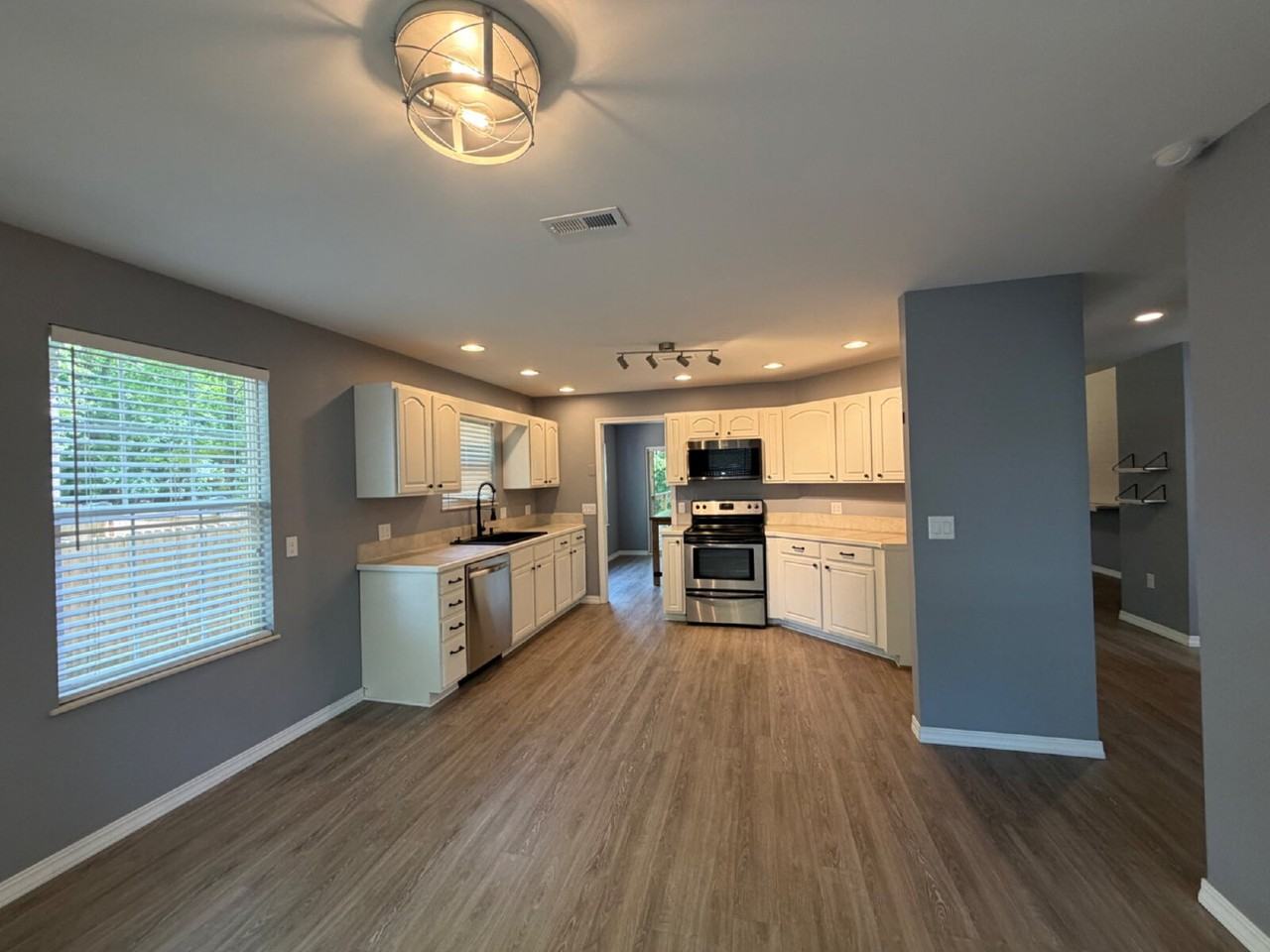 1270 Skyview Dr - Photo 6 of 40