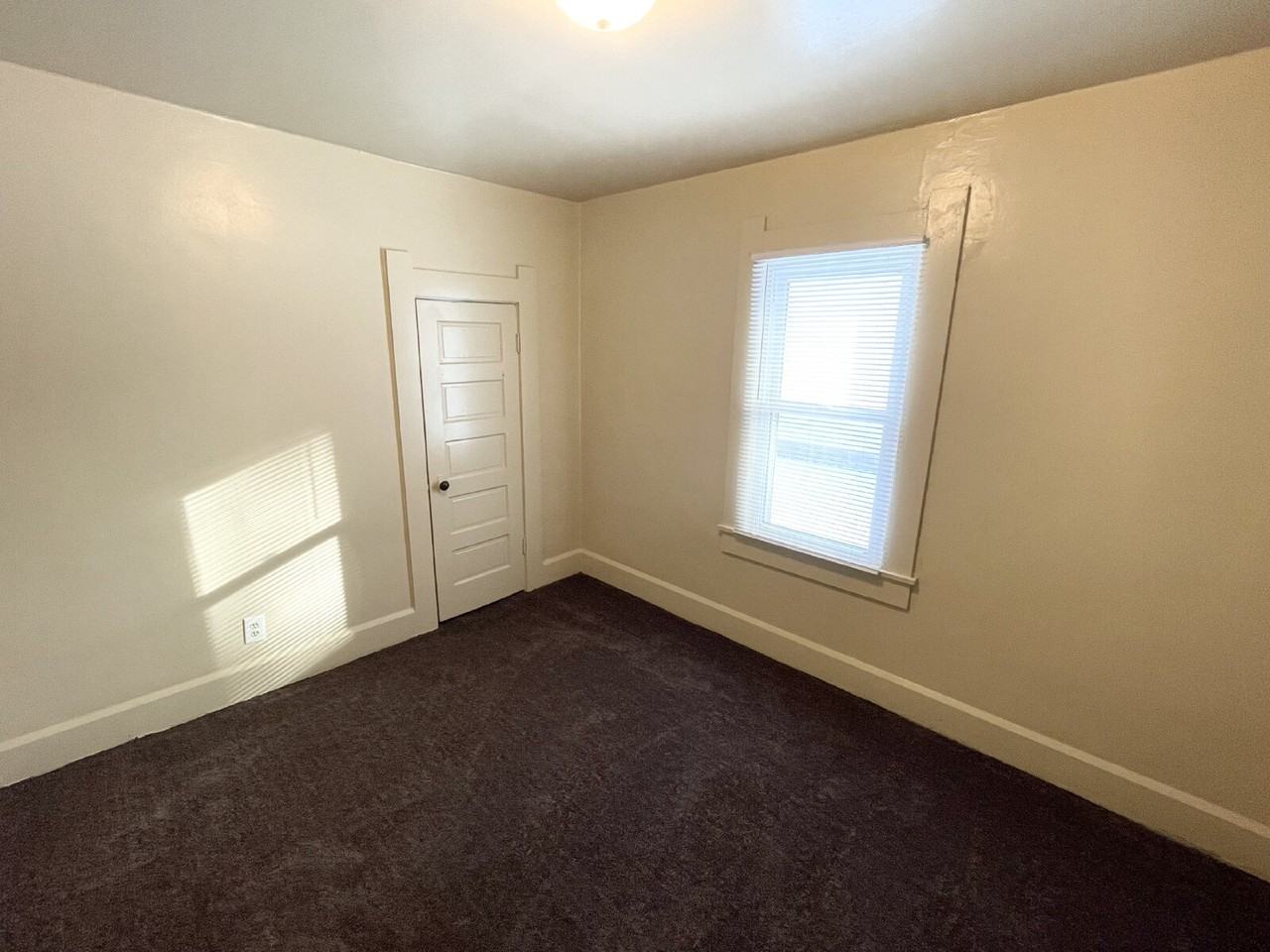 714 E 20th St - Photo 4 of 10