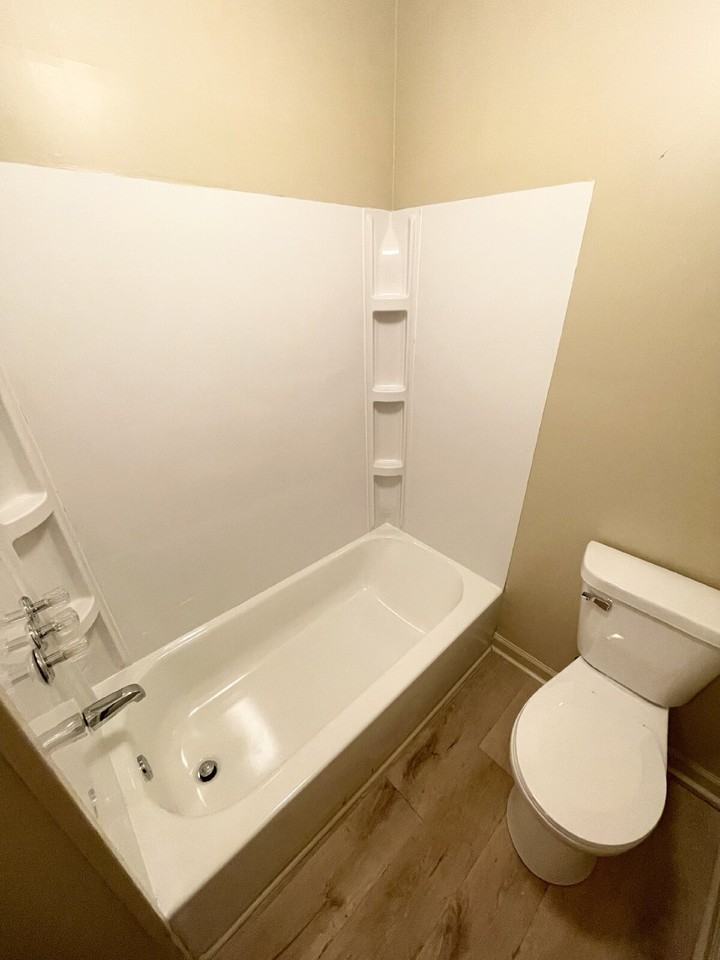 714 E 20th St - Photo 6 of 10