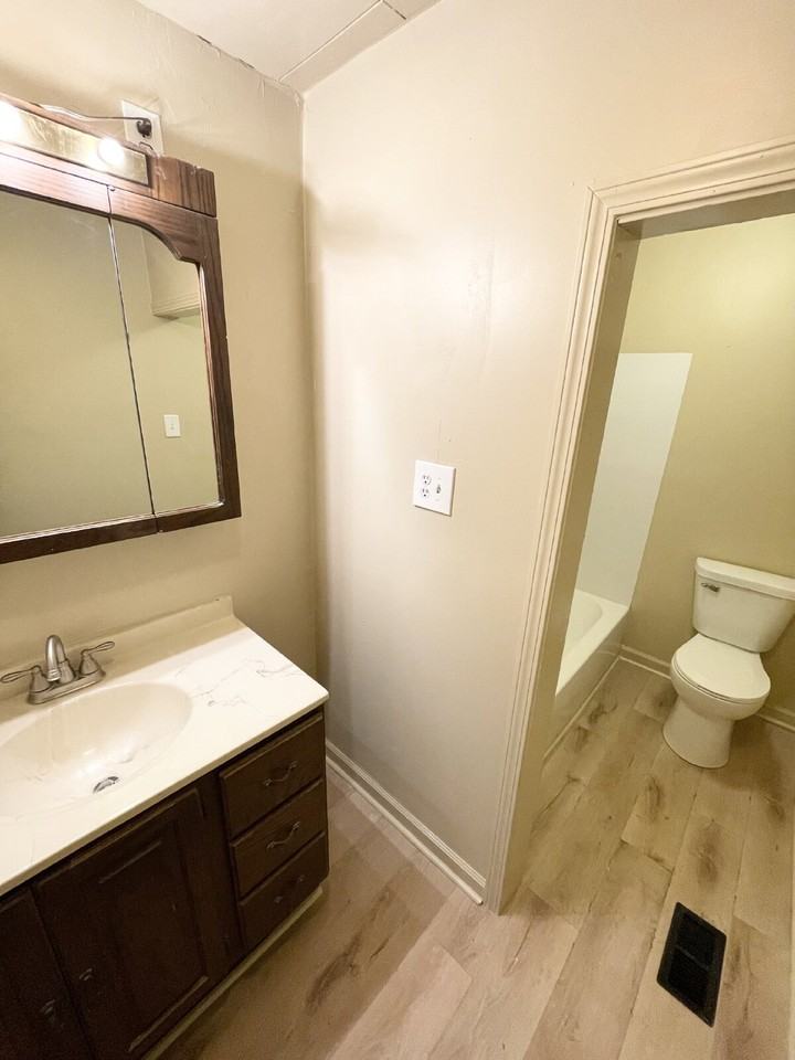 714 E 20th St - Photo 7 of 10