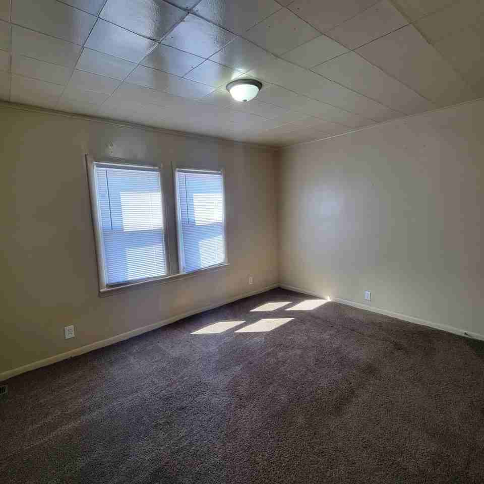 1134 E Kelly St - Photo 2 of 12