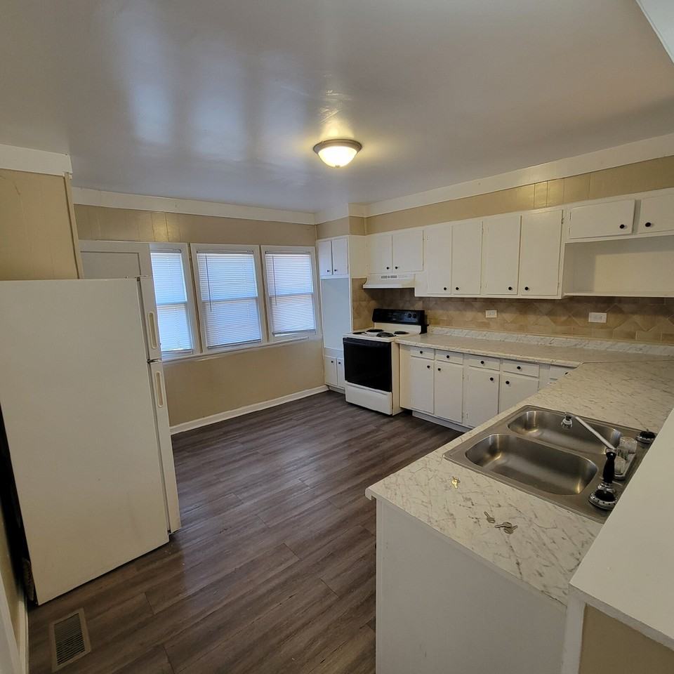 1134 E Kelly St - Photo 3 of 12