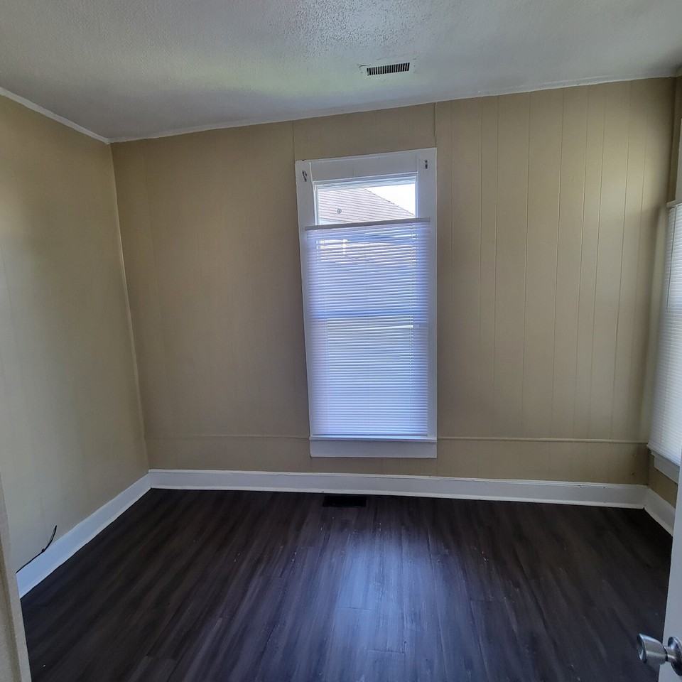 915 Marion Ave - Photo 6 of 6
