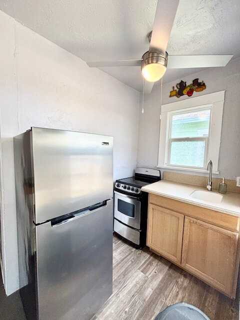 416 Daytona St - Photo 5 of 9