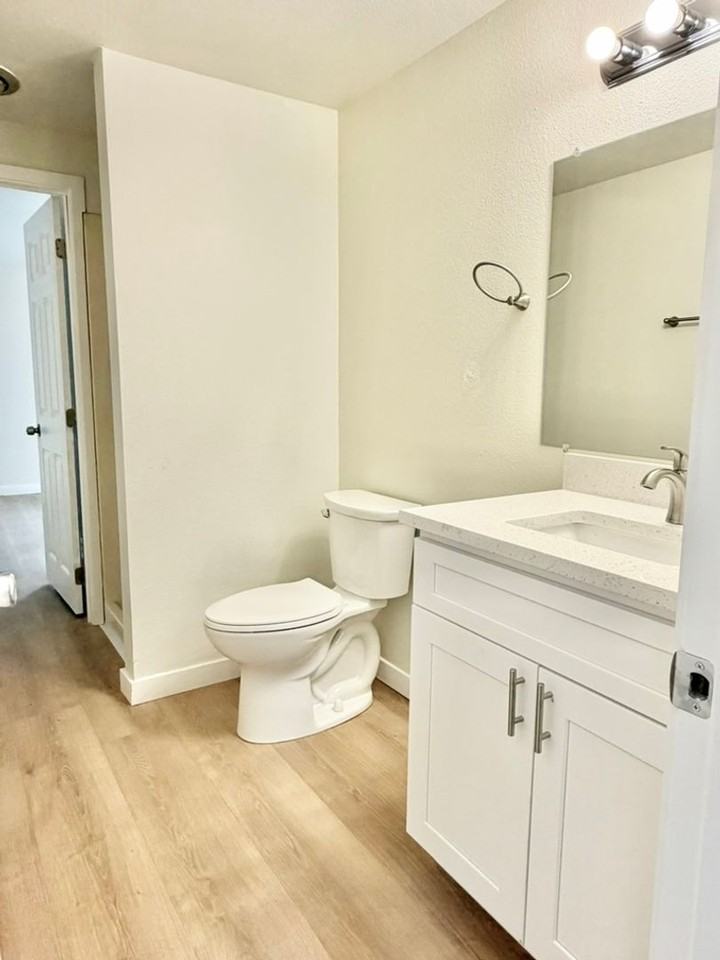 3063 Oak Bay Rd - Photo 5 of 8