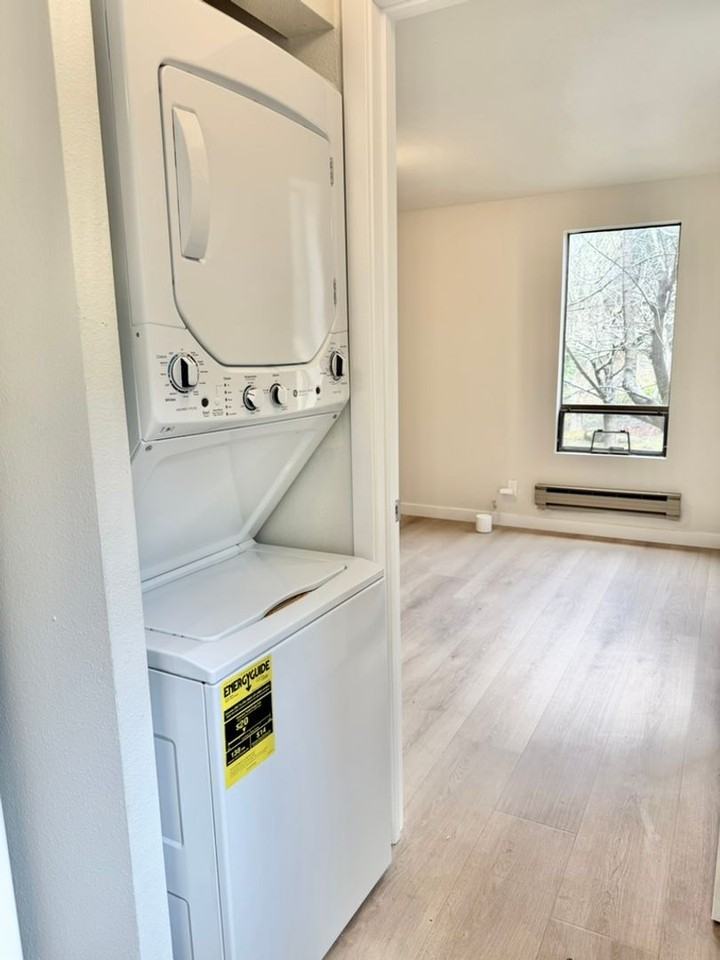 3063 Oak Bay Rd - Photo 7 of 8
