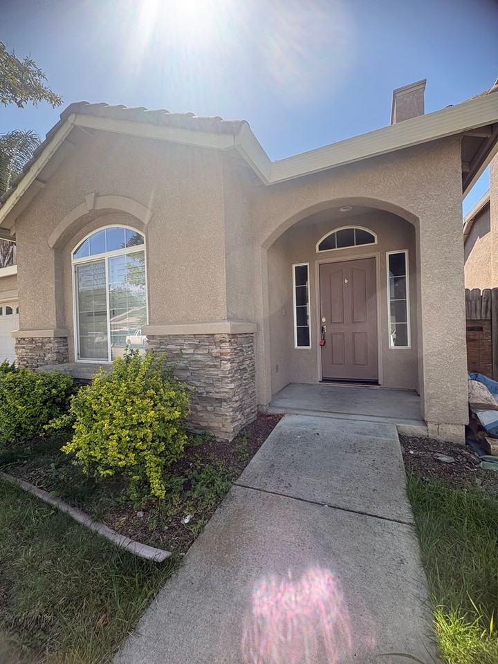 1850 Waltrip Ct - Photo 3 of 50
