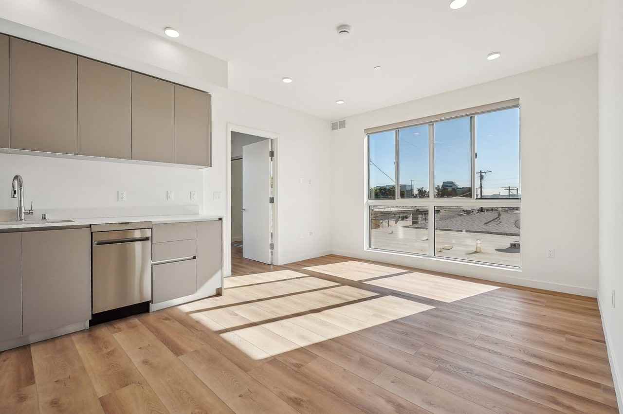 Federal Apartments - Photo 2 of 11