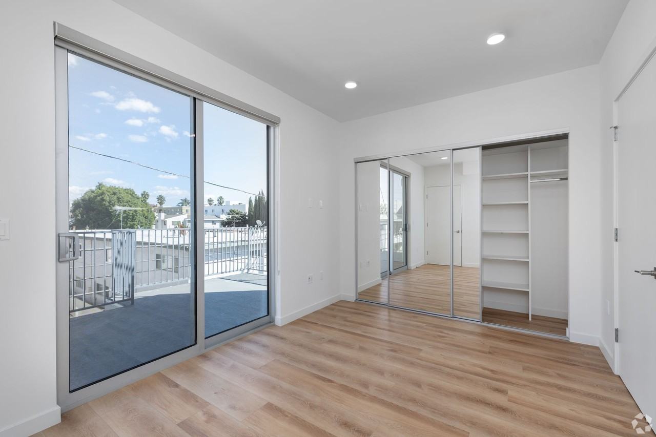 Federal Apartments - Photo 3 of 11