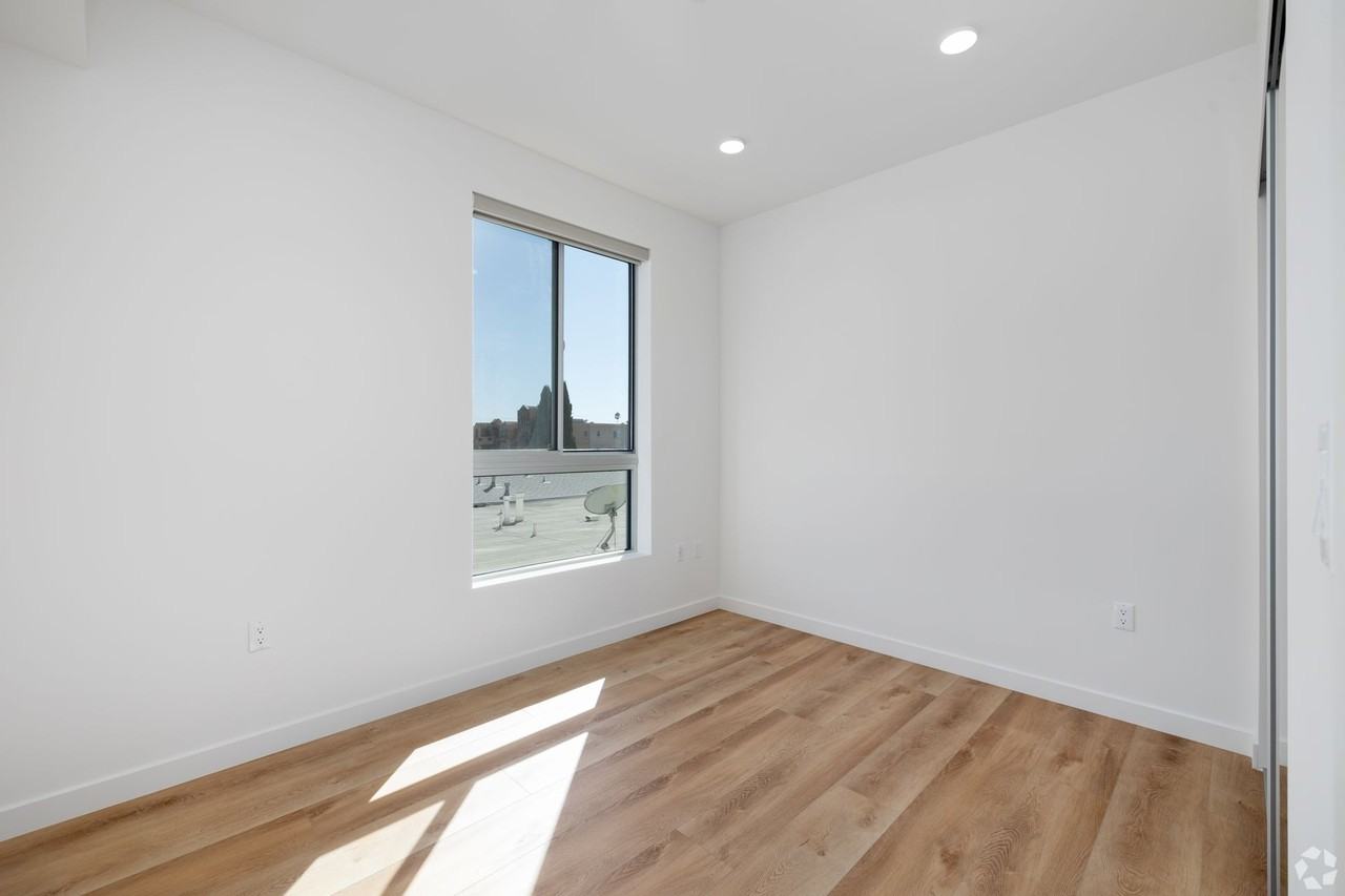 Federal Apartments - Photo 5 of 11