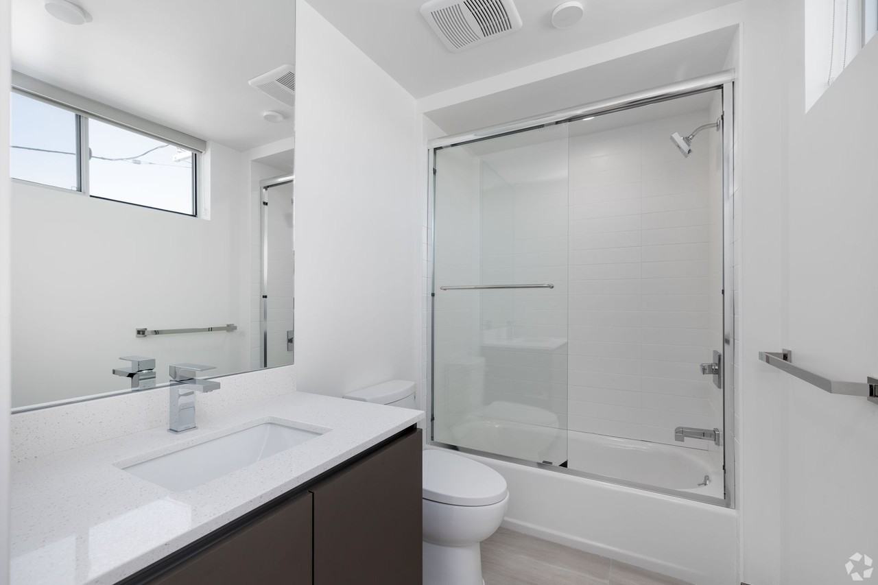 Federal Apartments - Photo 6 of 11