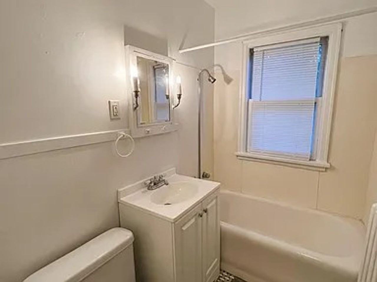 960 Goodrich Ave - Photo 5 of 20