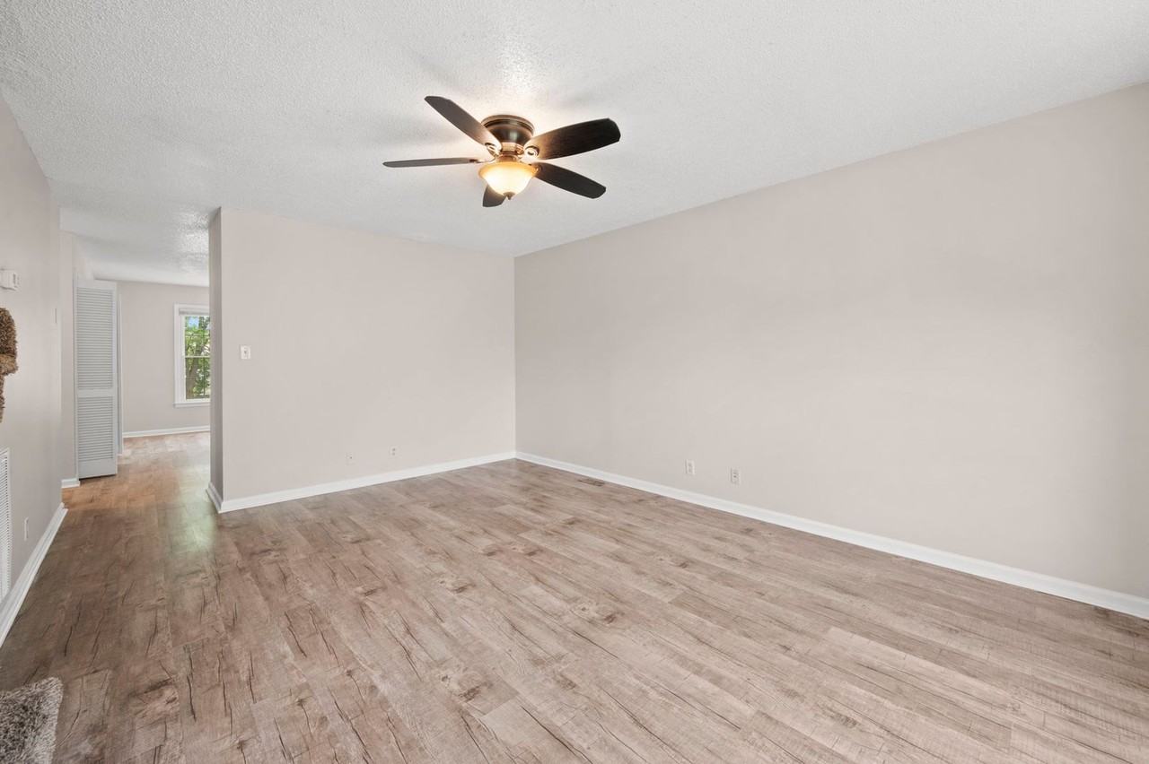 907 Desota Ln - Photo 3 of 36