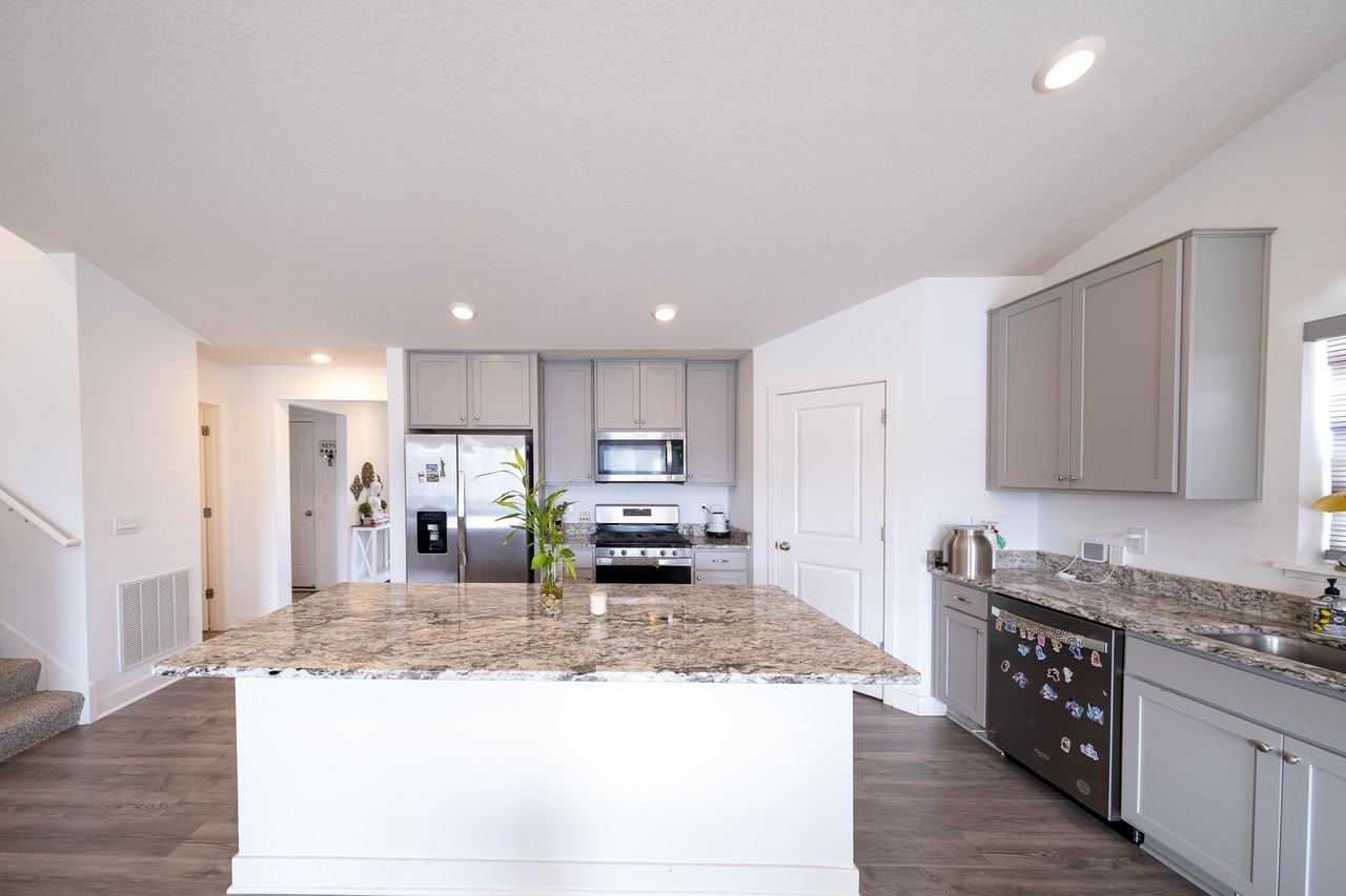 18085 Heirloom Ct #1 - Photo 4 of 34