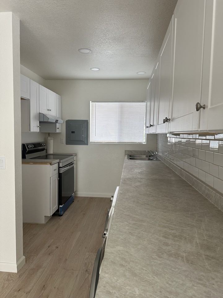201 S Ventura Rd #1 - Photo 5 of 12
