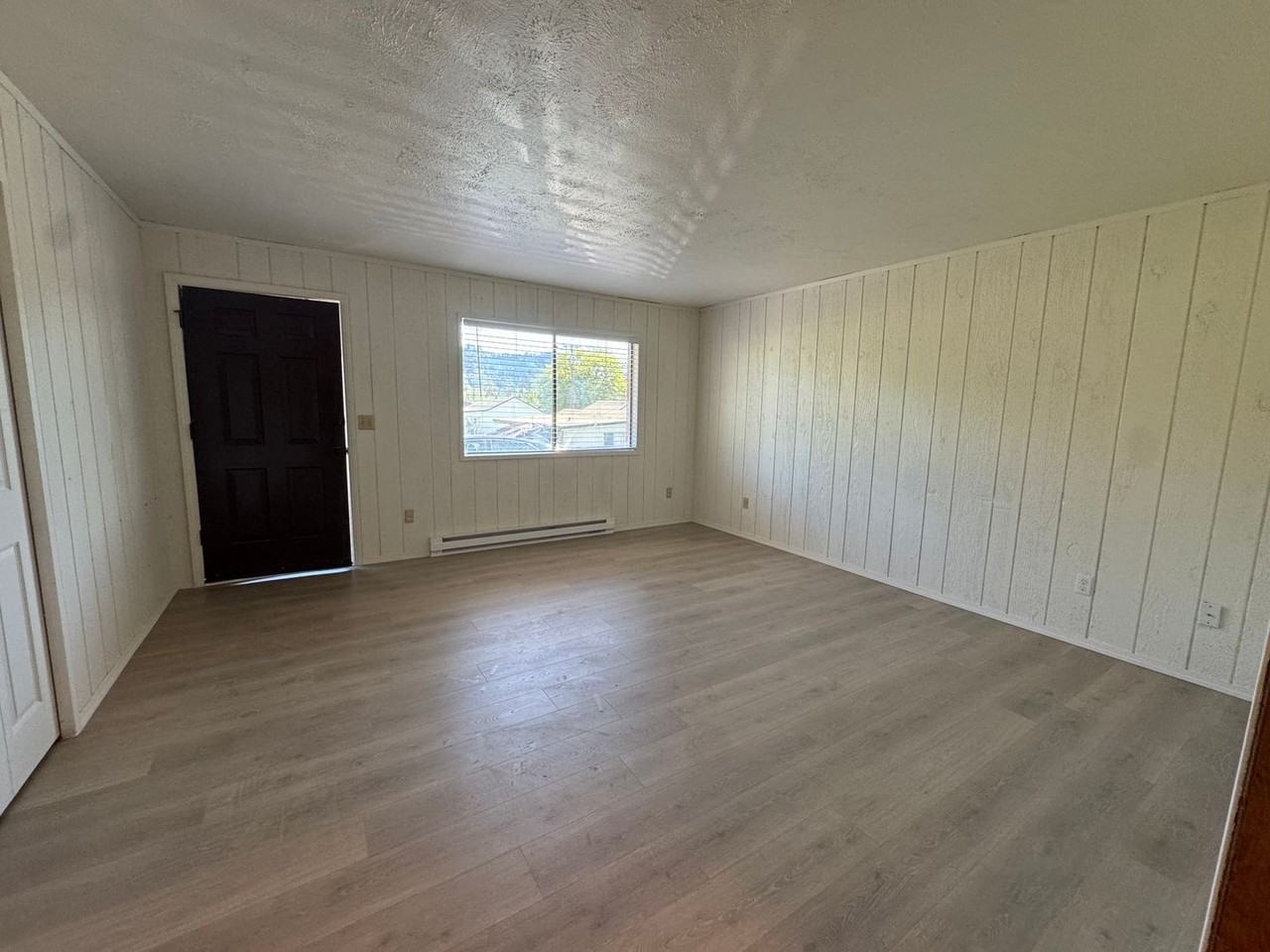 214 Se Darrell Ave - Photo 3 of 13