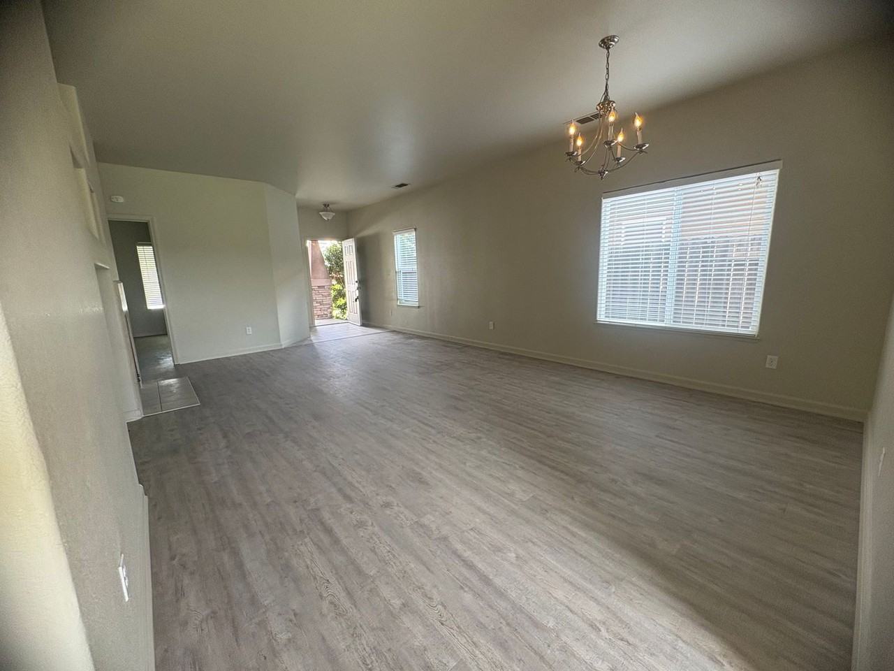 614 Mosburg Loop - Photo 4 of 28