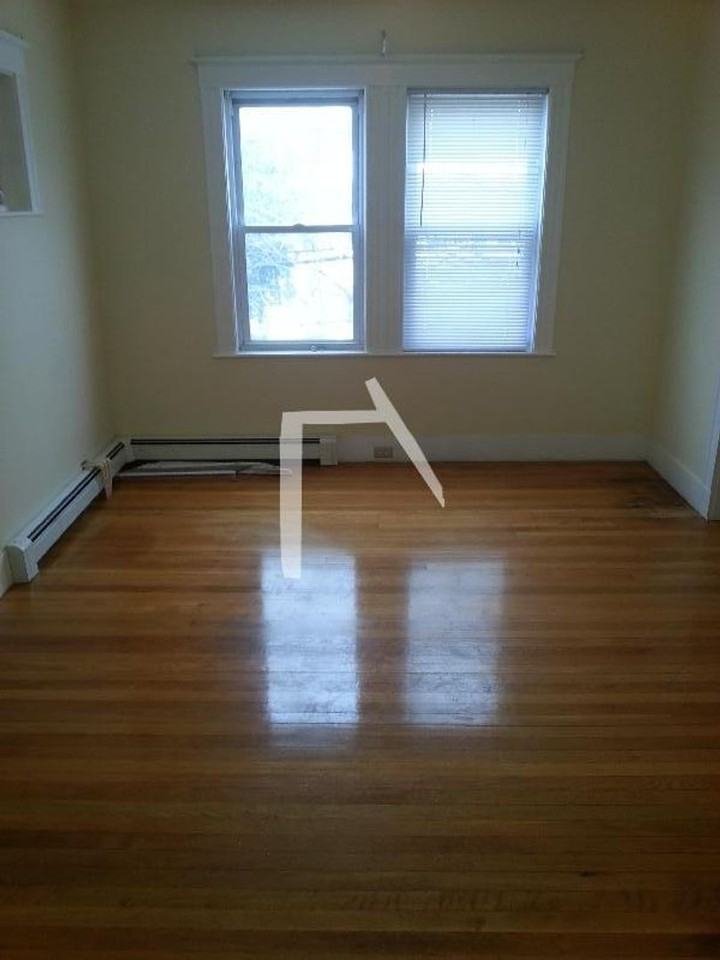 111 Kenrick St - Photo 5 of 8