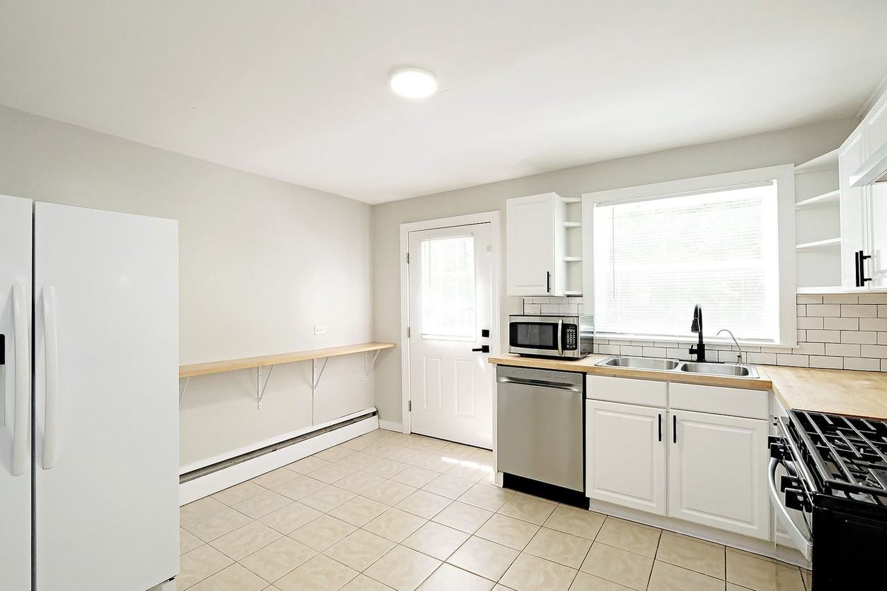 2525 Woodland Dr #A - Photo 2 of 19