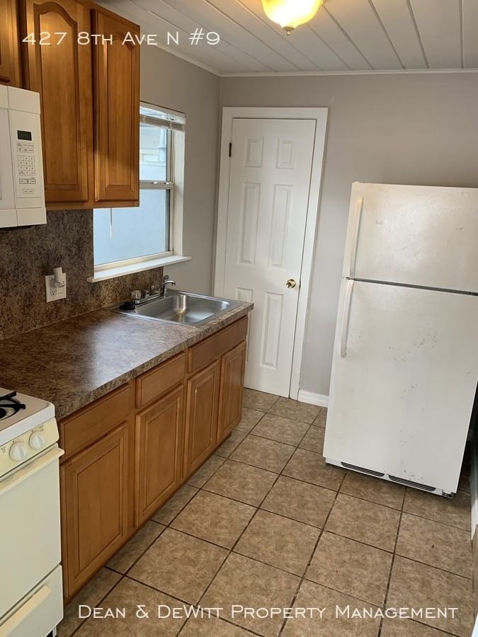 427 8th Ave N - Photo 3 of 13