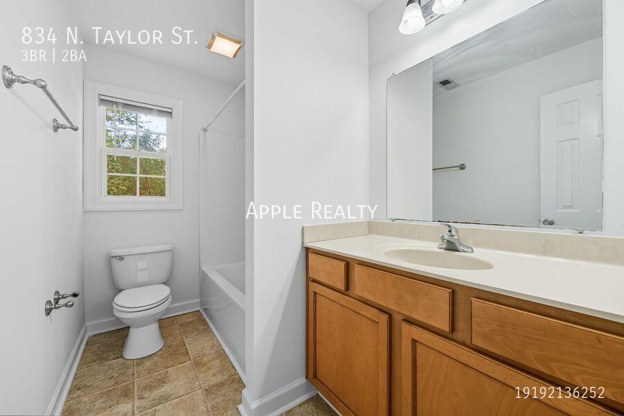 834 N Taylor St - Photo 7 of 16