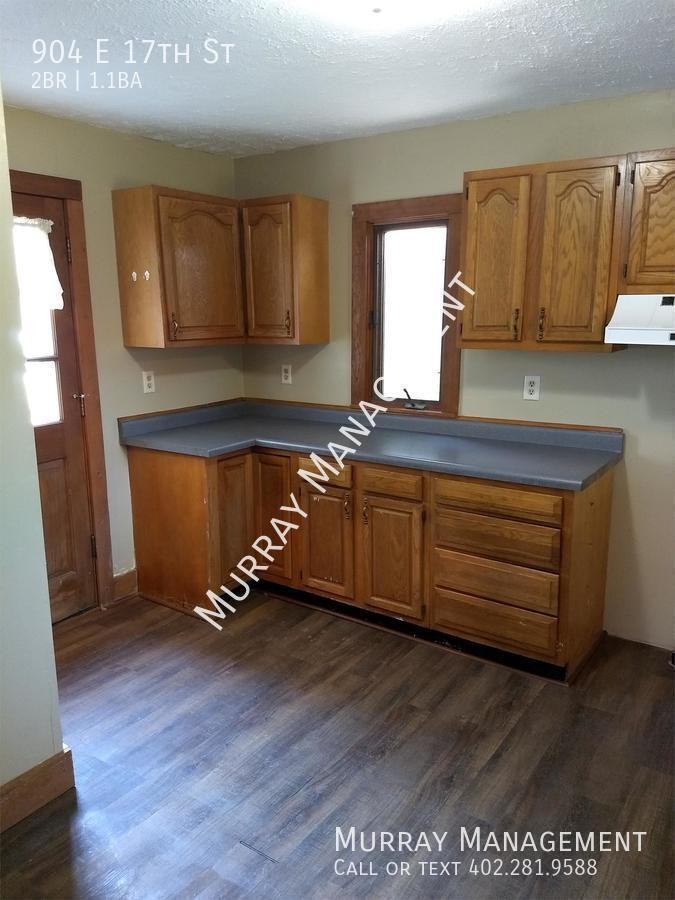 904 E 17th St - Photo 4 of 23