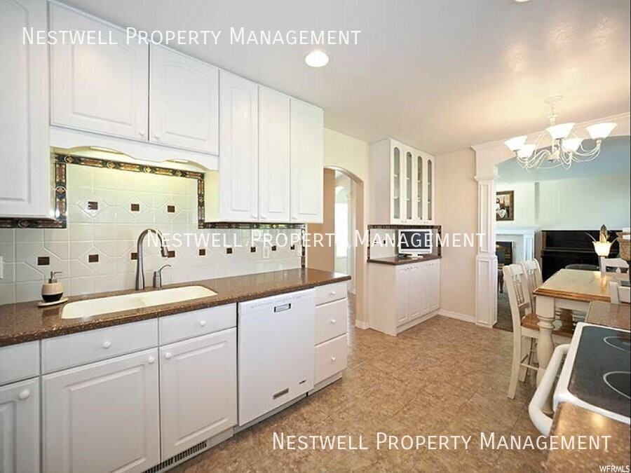 501 E 250 N - Photo 3 of 24