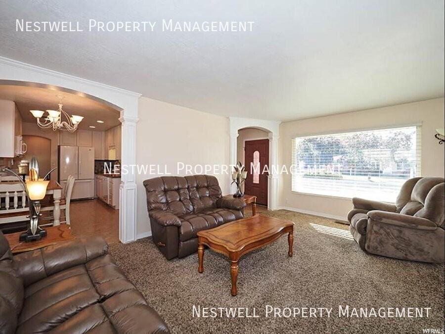 501 E 250 N - Photo 5 of 24