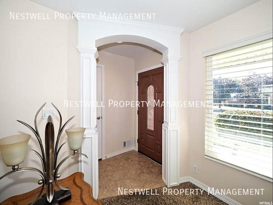 501 E 250 N - Photo 6 of 24