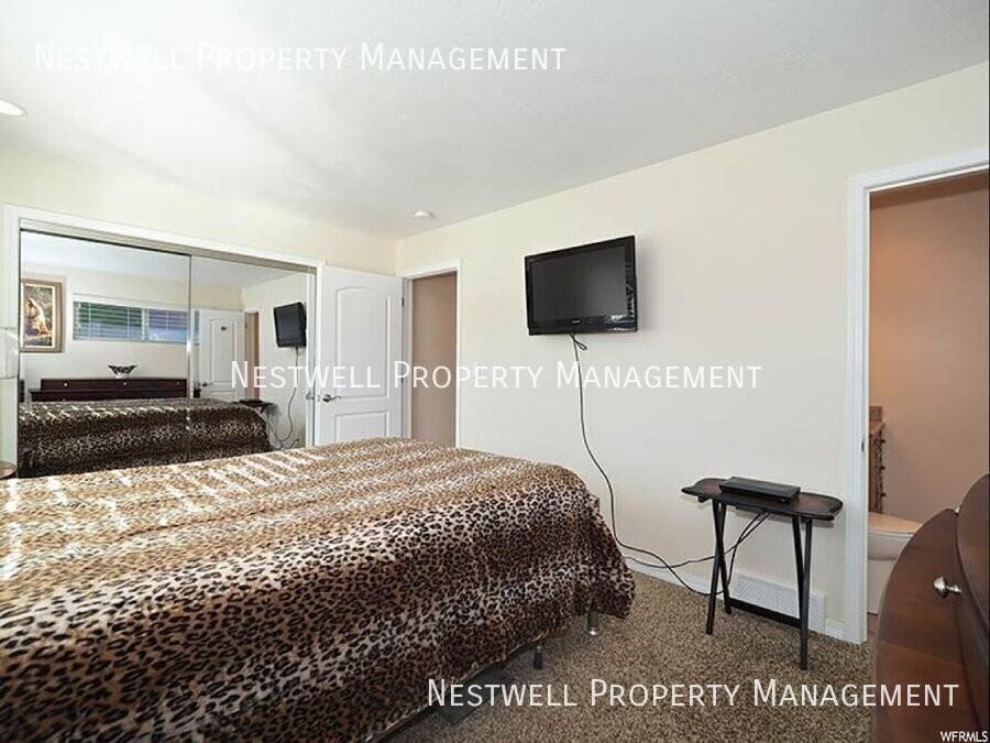 501 E 250 N - Photo 7 of 24
