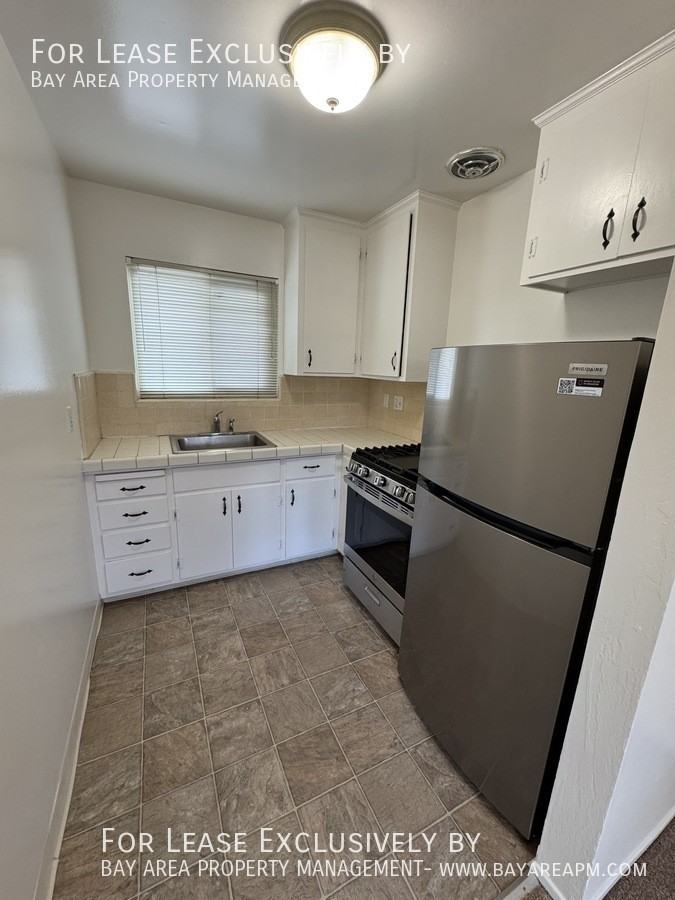 1445 Ebener St #4 - Photo 4 of 8