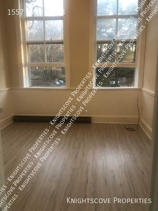 1557 Main St #8 - Photo 4 of 18