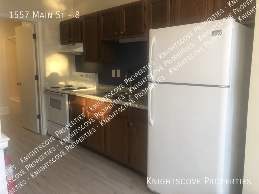 1557 Main St #8 - Photo 6 of 18
