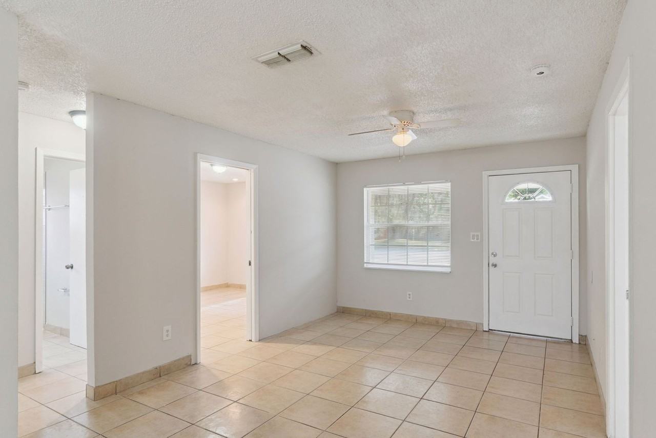 2853 Sanford Ave - Photo 2 of 10