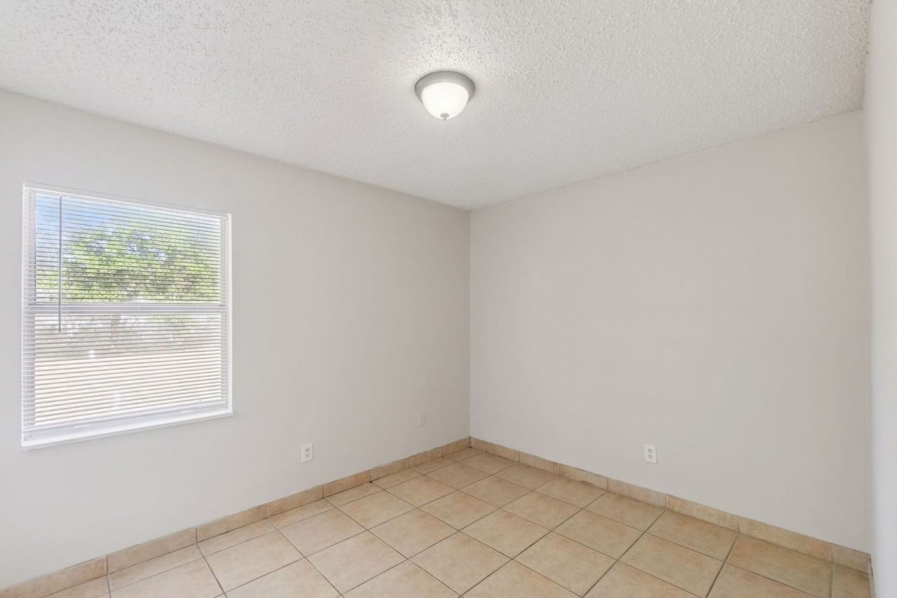 2853 Sanford Ave - Photo 5 of 10