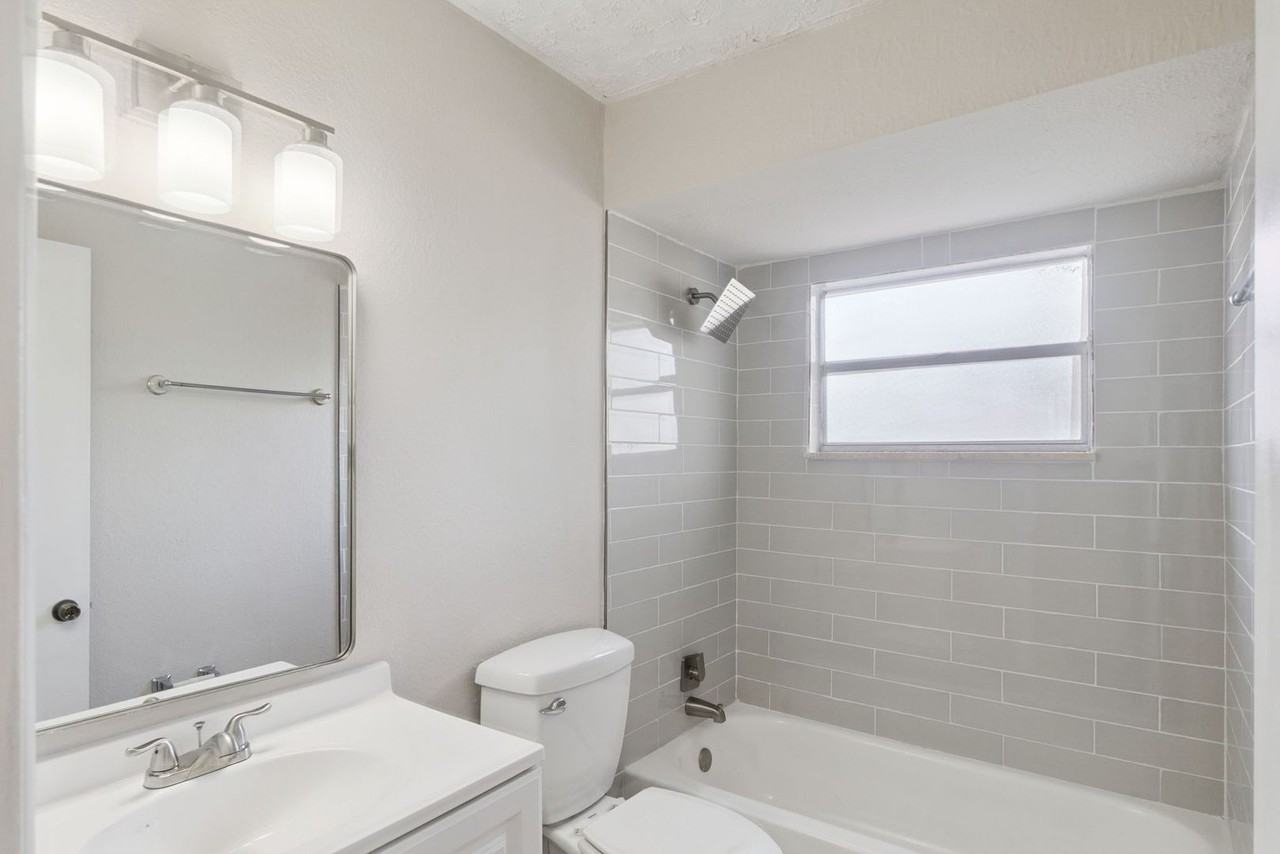 2853 Sanford Ave - Photo 7 of 10