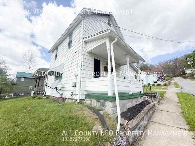 246 2nd St - Photo 3 of 16