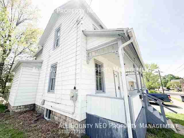 374 E Voris St - Photo 3 of 3