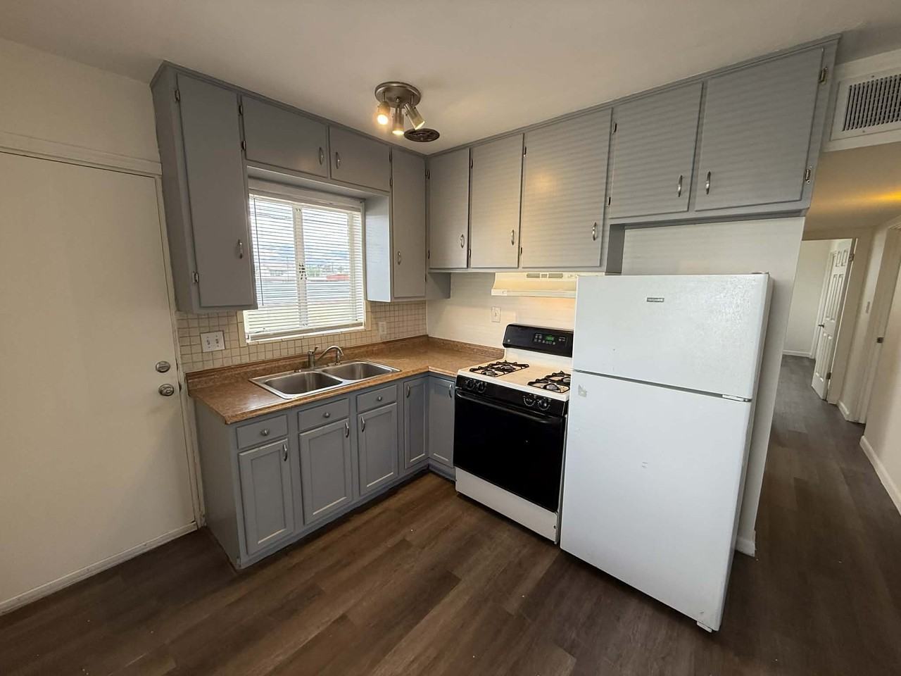 1809 // 4733 East 2nd Street - Photo 5 of 16