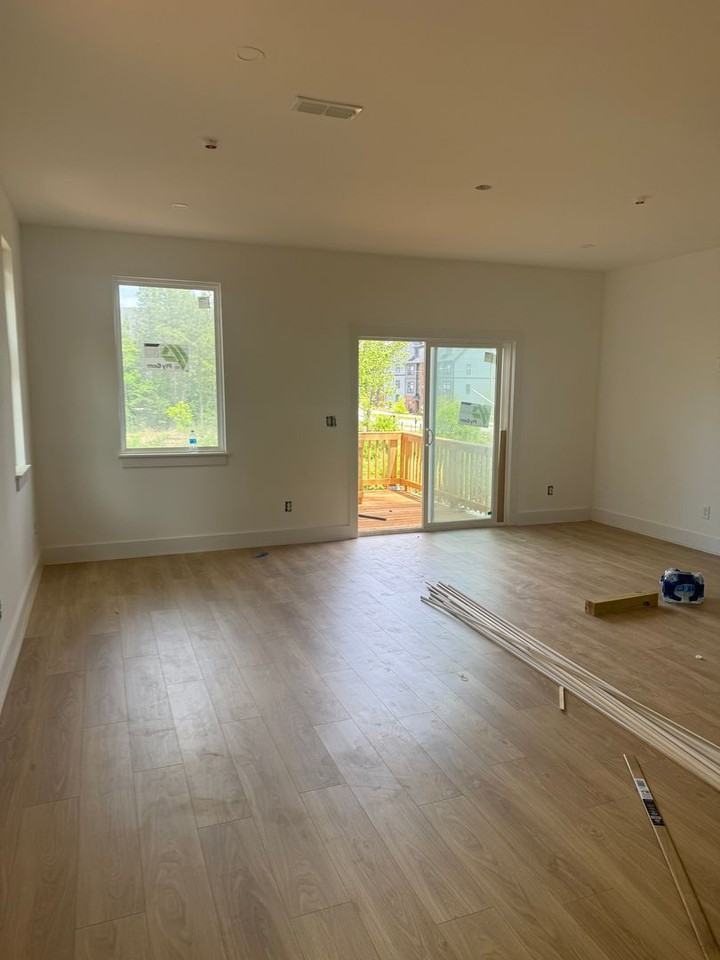 2710 Coronet Way - Photo 4 of 12