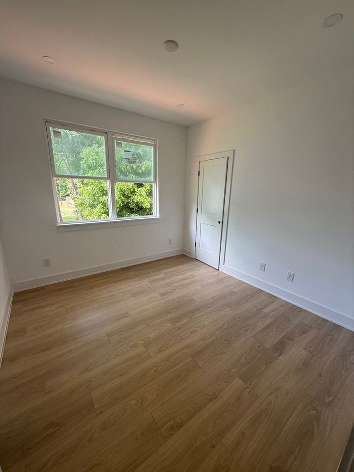 2710 Coronet Way - Photo 6 of 12