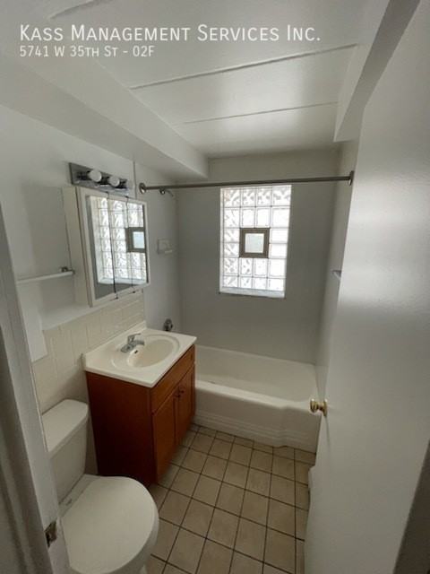 5741 W 35th St #02F - Photo 4 of 6