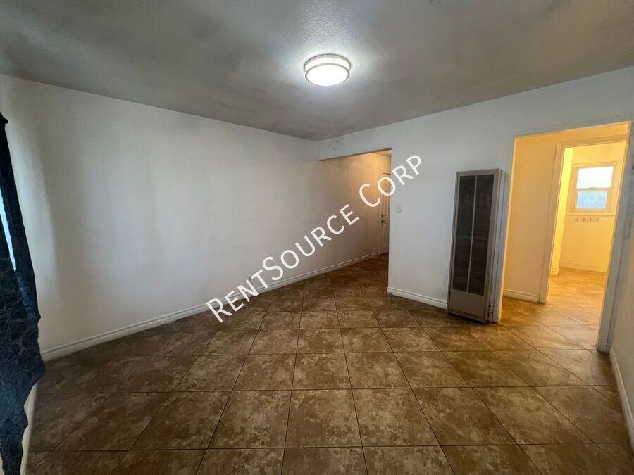 411 S 1st Ave #B - Photo 2 of 17