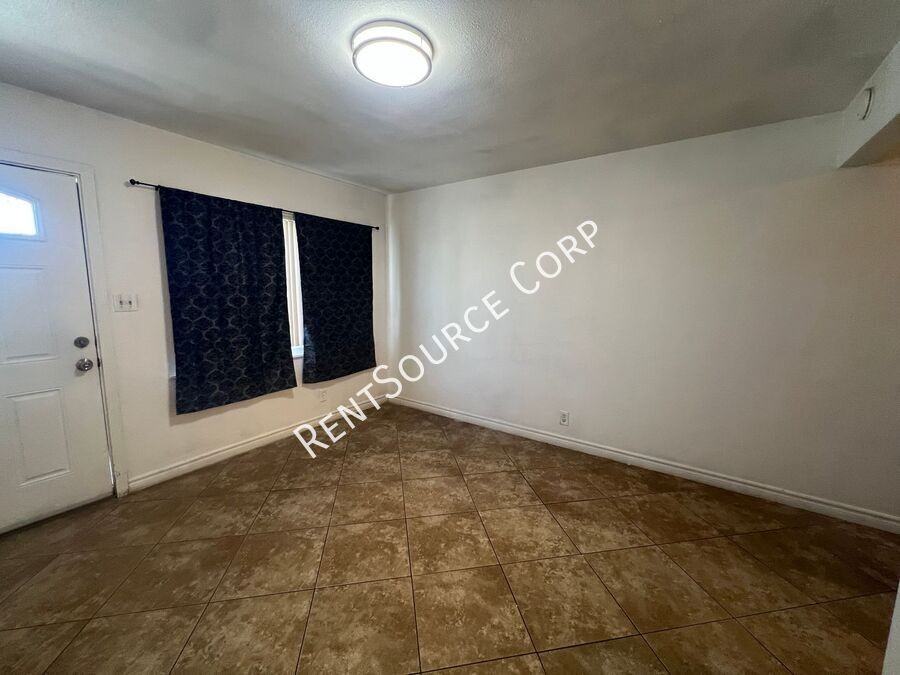 411 S 1st Ave #B - Photo 3 of 17