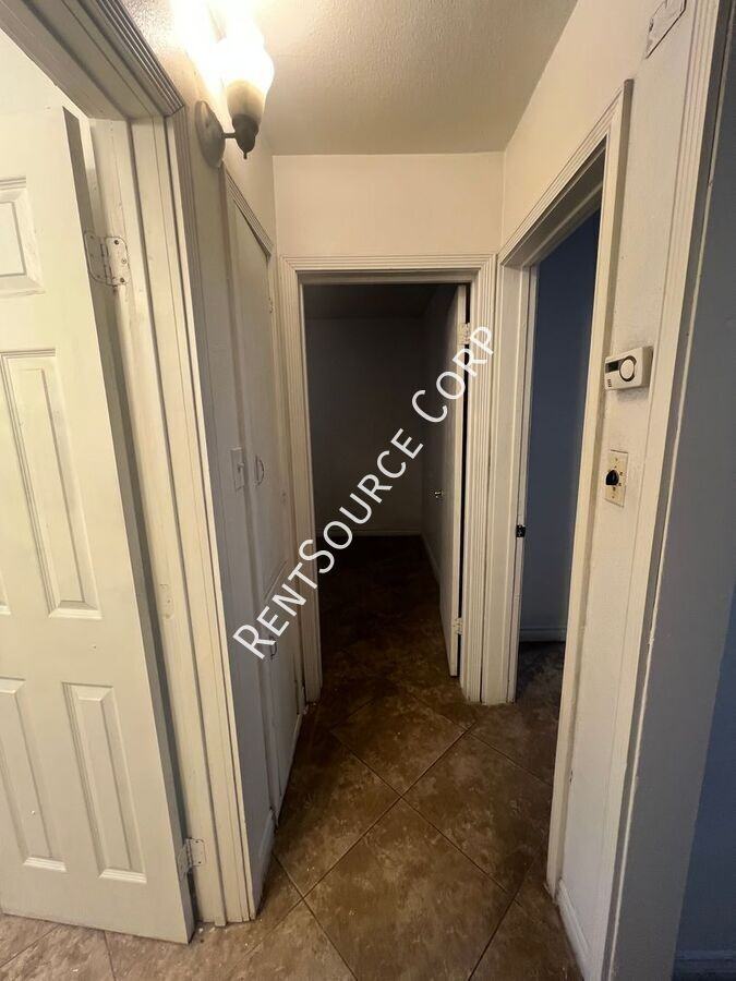 411 S 1st Ave #B - Photo 7 of 17