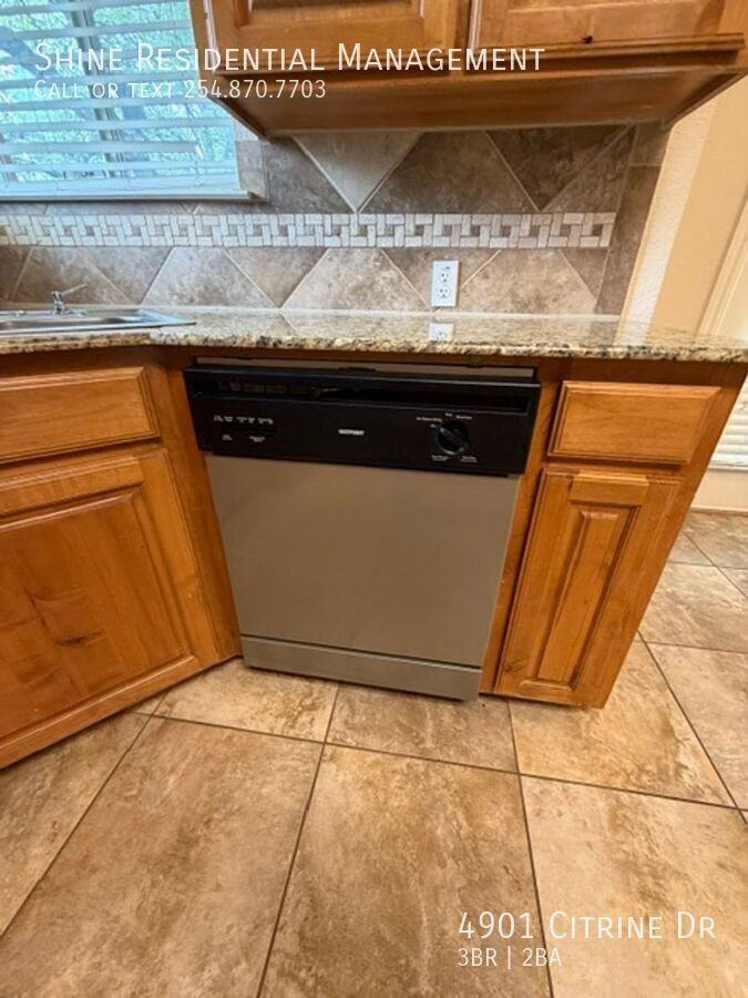 4901 Citrine Dr - Photo 7 of 38
